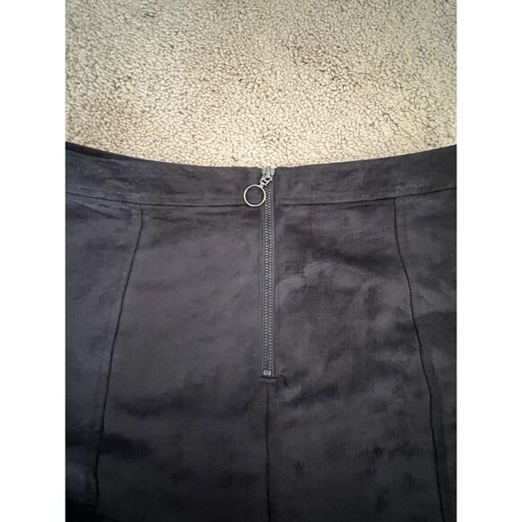 Old Navy Black Suede Utility Front Pocket Zipper Mini Skirt - Size 6 - Picture 3 of 9